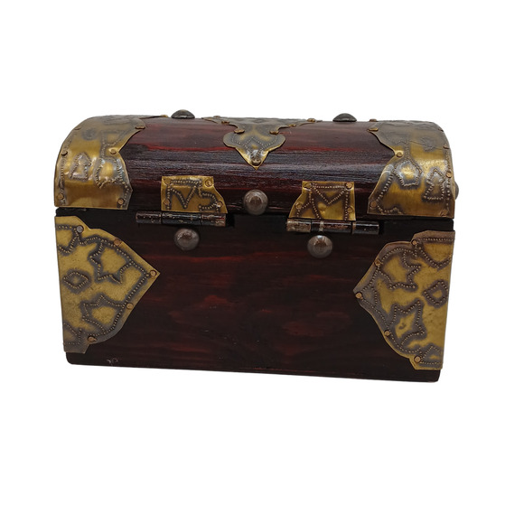 Vintage Wooden Treasure Chest Box with Brass Accents – Jewelry Keepsake Storage - Picture 4 of 12